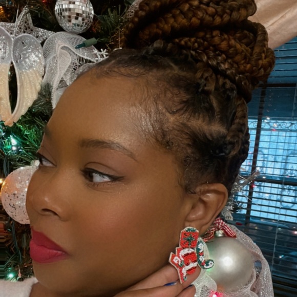 🎁 Joy Holiday Seedbead Earrings 🎄 - Picture 5 of 6